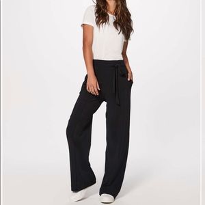 Lululemon Noir Pant